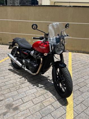 TRIUMPH STREET TWIN 